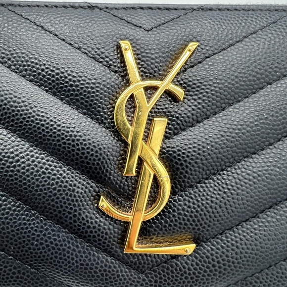 ❌SOLD❌Authentic Yves Saint Laurent zip around wallet in grain embossed calfskin - Picture 3 of 15